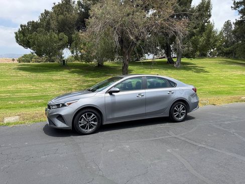 Used 2024 Kia Forte LXS FWD image 9