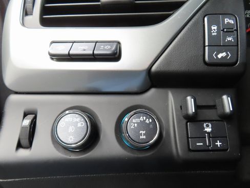 Used 2019 Chevrolet Suburban Premier image 48