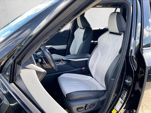 Used 2025 Lexus TX 500h AWD w/ Technology Package image 27