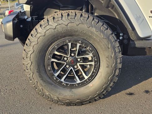 New 2026 Jeep Wrangler Unlimited Rubicon w/ Xtreme 35 Tire Package AWD/4WD image 8