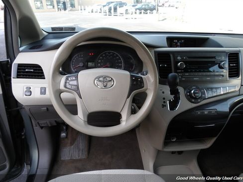 Used 2014 Toyota Sienna LE FWD image 15