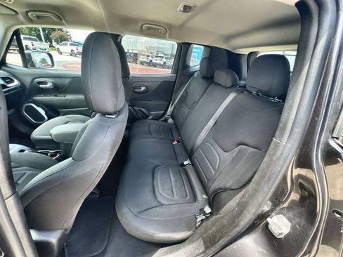 Used 2021 Jeep Renegade Latitude FWD image 24