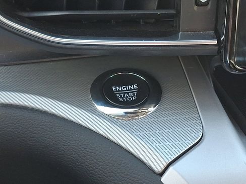 Certified 2022 Ford Explorer XLT w/ Equipment Group 202A image 25