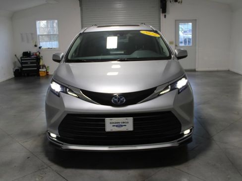Used 2024 Toyota Sienna XLE image 51