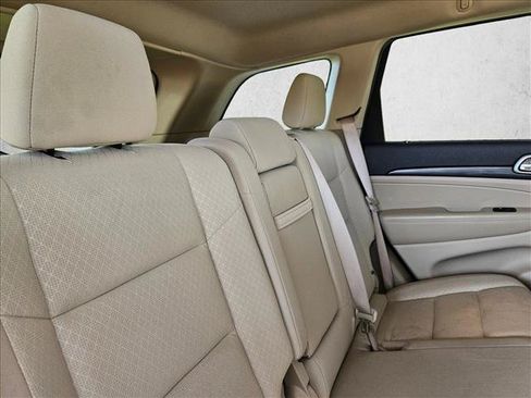 Used 2019 Jeep Grand Cherokee Laredo RWD image 17