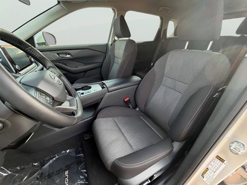 Used 2025 Nissan Rogue SV FWD image 12