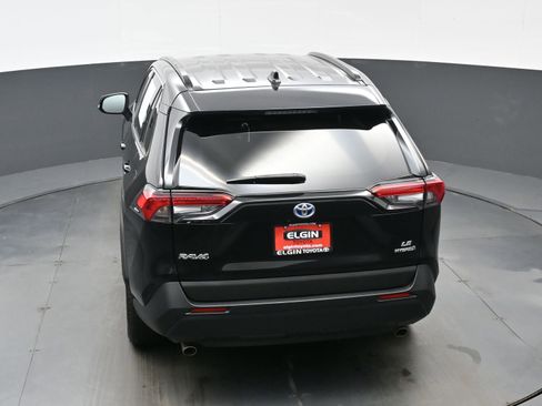 Used 2024 Toyota RAV4 LE image 37