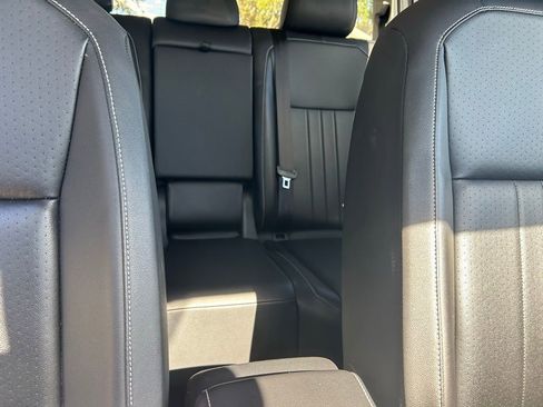 Used 2022 Volkswagen Tiguan SE image 37