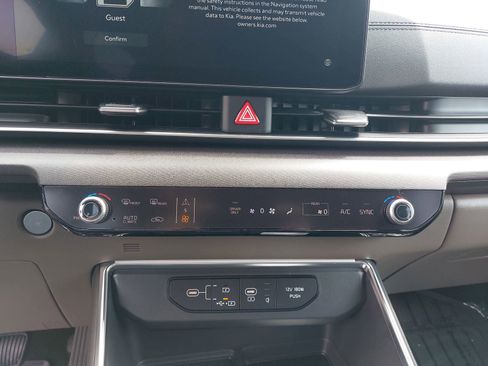 New 2026 Kia Carnival EX FWD image 23