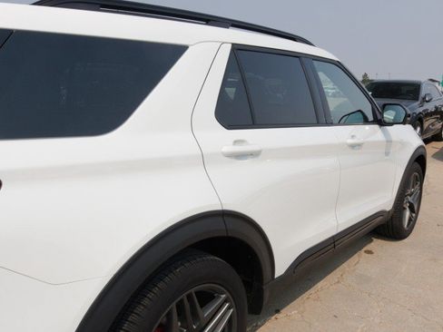 Used 2025 Ford Explorer ST AWD/4WD image 9