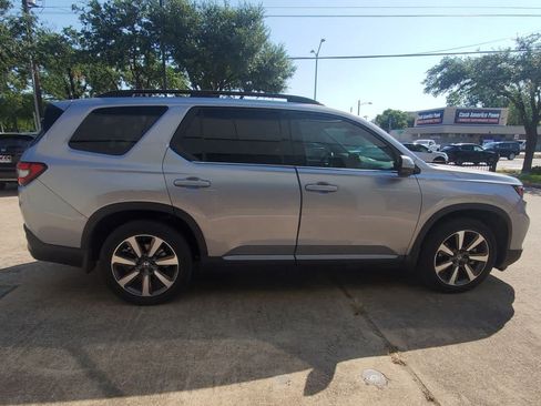 Used 2024 Honda Pilot Touring image 7