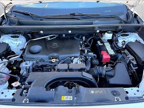 Used 2021 Toyota RAV4 LE image 11