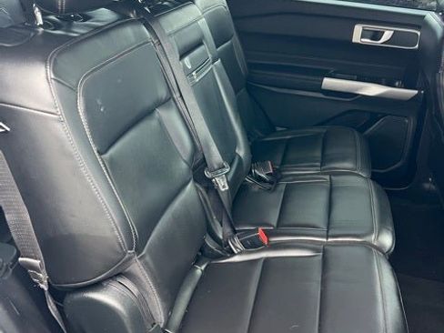 Used 2022 Ford Explorer XLT w/ Equipment Group 202A image 16
