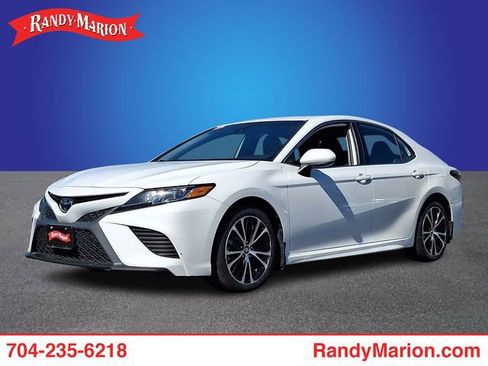 Used 2019 Toyota Camry SE w/ Carpet Mat Package FWD image 1