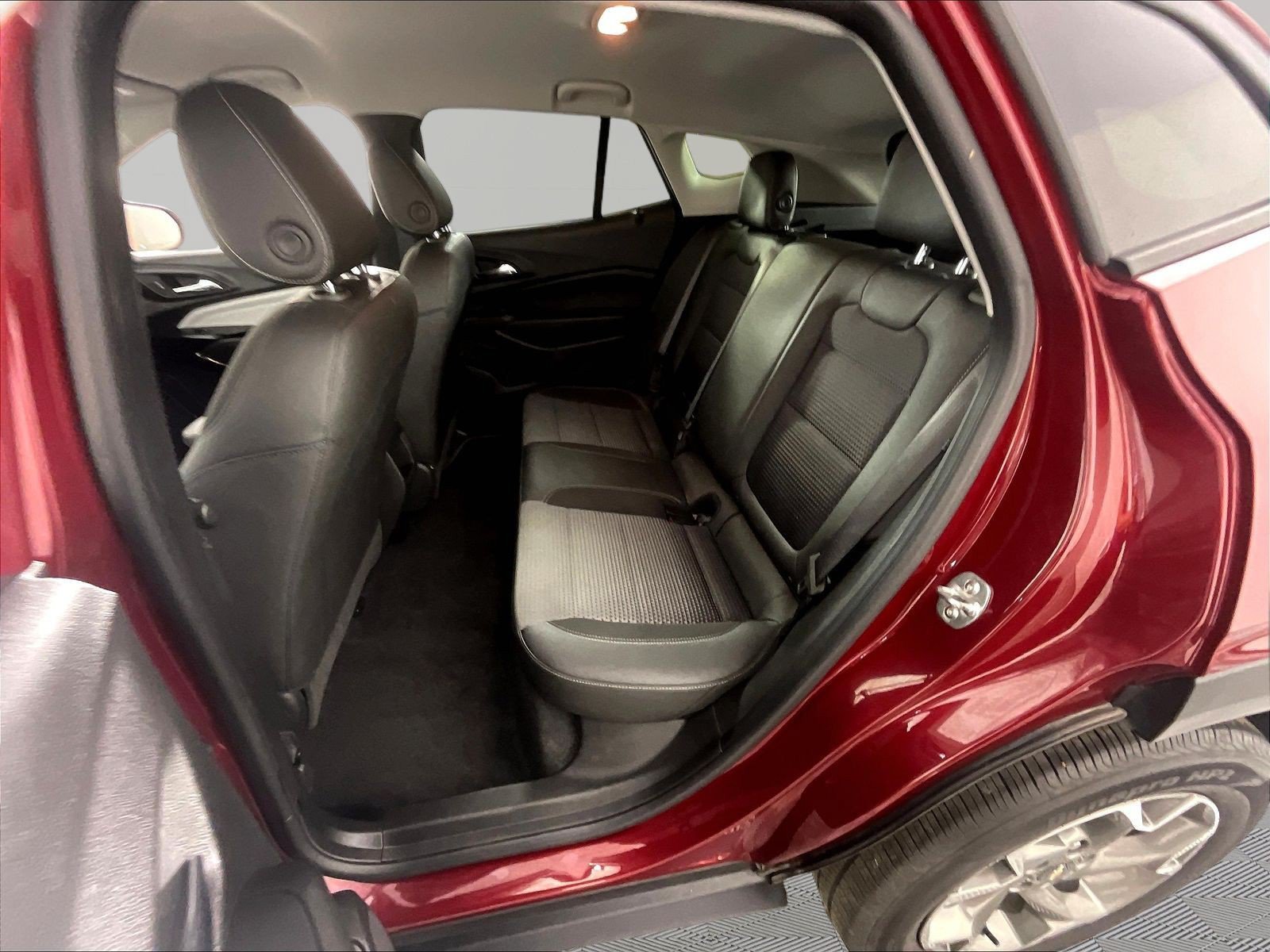 Used 2025 Chevrolet Trax LT FWD image 21