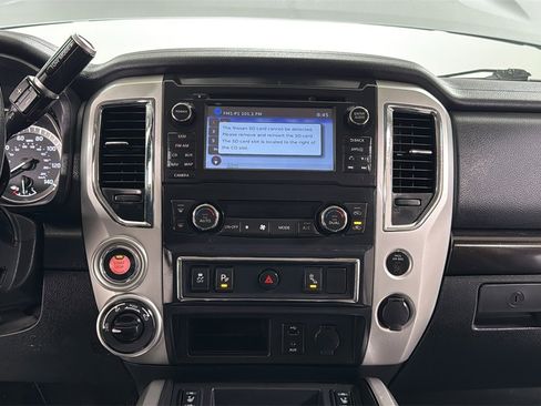 Used 2018 Nissan Titan SV w/ SV Convenience Package image 10