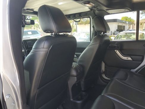 Used 2015 Jeep Wrangler Unlimited Sahara w/ Connectivity Group image 16