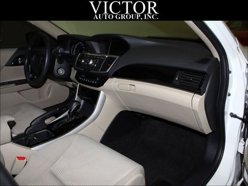 Used 2017 Honda Accord LX image 29