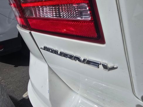 Used 2020 Dodge Journey SE image 8