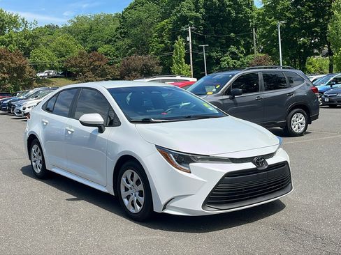 Used 2024 Toyota Corolla LE FWD image 3