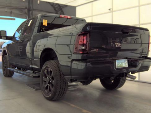 Used 2025 RAM 2500 Big Horn AWD/4WD image 4
