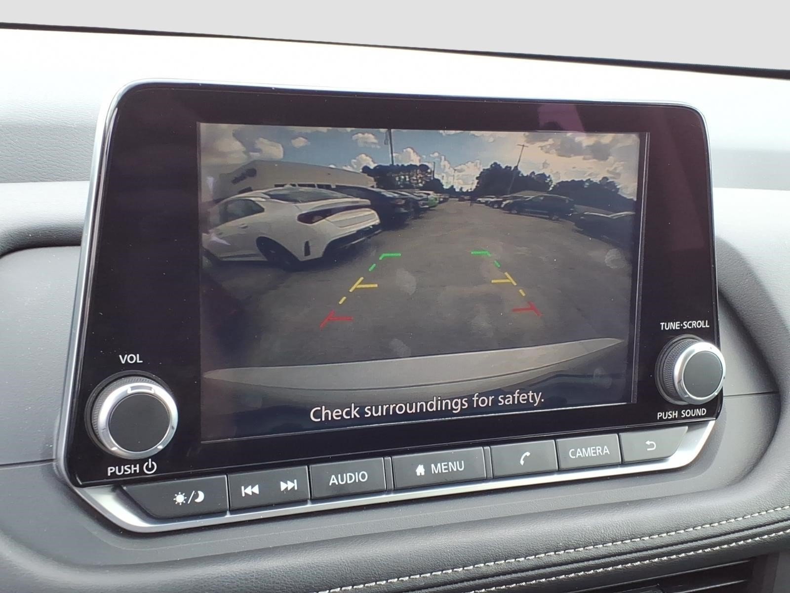 Used 2025 Nissan Rogue S AWD/4WD image 12