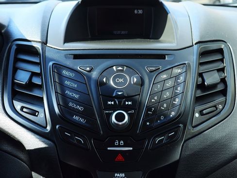 Used 2018 Ford Fiesta SE image 45