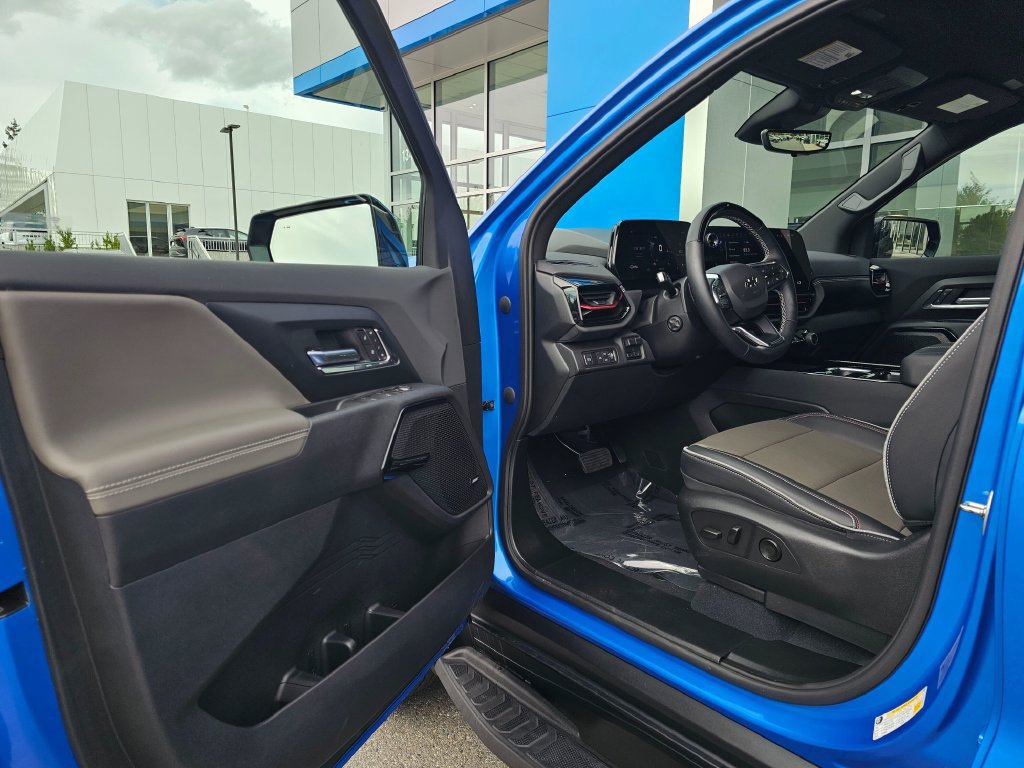 Used 2026 Chevrolet Silverado EV Trail Boss AWD/4WD image 25