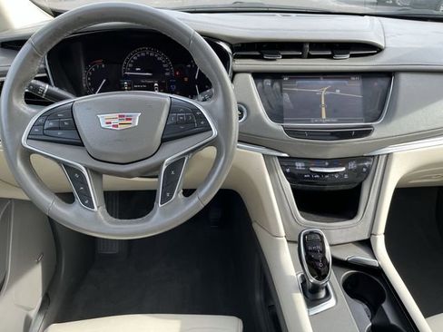 Used 2017 Cadillac XT5 Premium Luxury AWD/4WD image 12