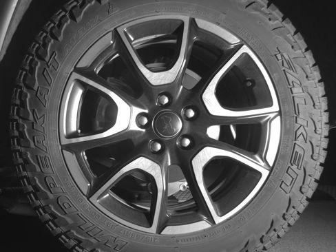 Used 2025 Jeep Compass Trailhawk AWD/4WD image 14