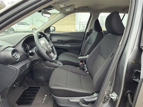 New 2025 Nissan Kicks Play S image 32