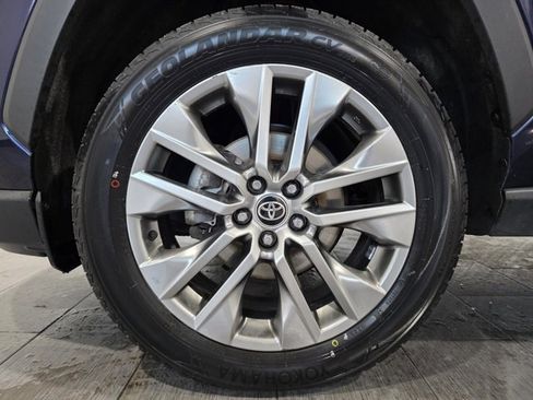 Used 2022 Toyota RAV4 XLE Premium image 23
