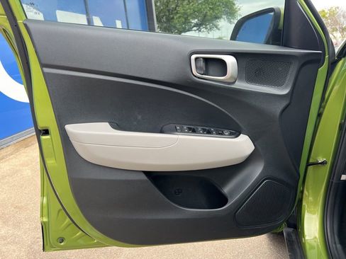 Used 2024 Hyundai Venue SEL image 22