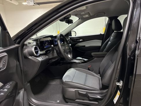 New 2026 Chevrolet Trax LT w/ LT Convenience Package FWD image 19