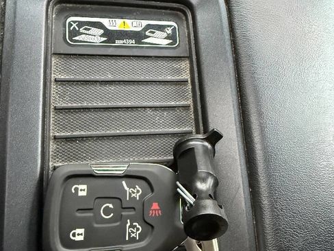 Used 2016 GMC Yukon XL SLT w/ Open Road Package image 16