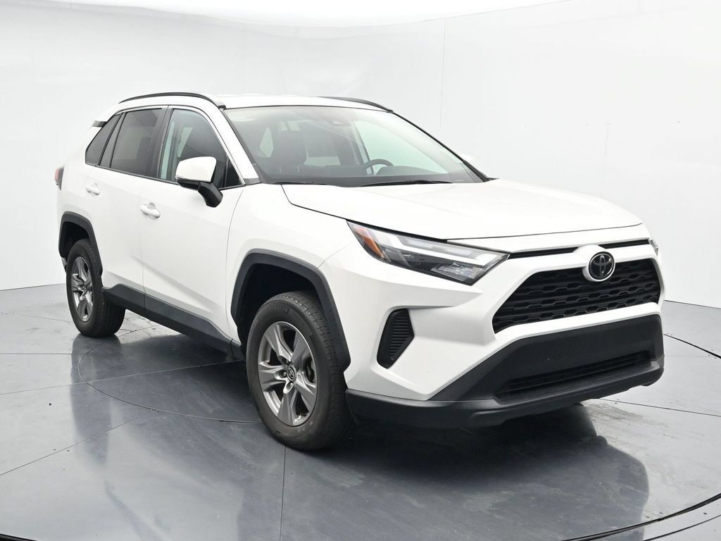 Used 2024 Toyota RAV4 XLE AWD/4WD image 2