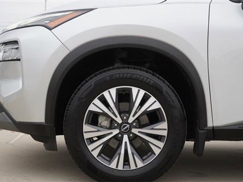 Used 2022 Nissan Rogue SV image 5