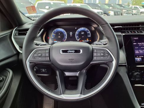 Used 2025 Jeep Grand Cherokee L Altitude RWD image 31