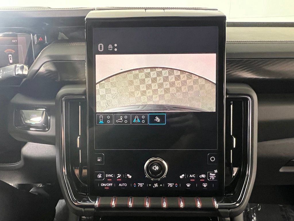 Used 2025 GMC Yukon XL AT4 AWD/4WD image 34