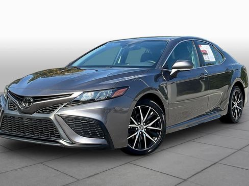 Used 2023 Toyota Camry SE FWD image 1