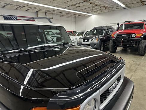 Used 2011 Toyota FJ Cruiser 4WD w/ Convenience Pkg image 35