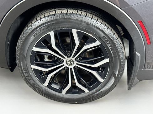 Certified 2023 Toyota Crown AWD/4WD image 9