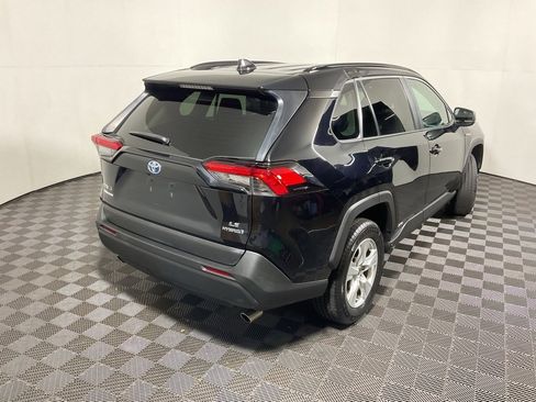 Used 2021 Toyota RAV4 LE image 15