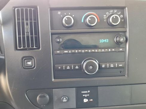Used 2018 Chevrolet Express 3500 RWD image 8