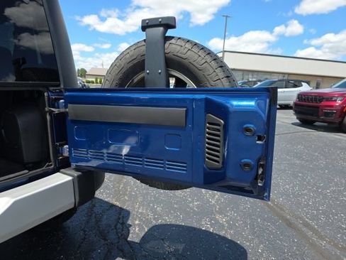 Used 2010 Jeep Wrangler Sahara w/ Dual Top Group AWD/4WD image 31