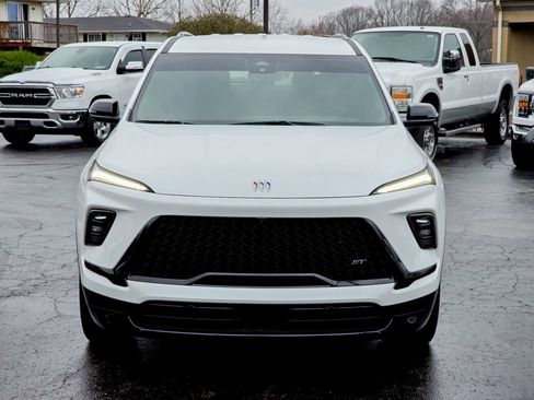 Used 2025 Buick Enclave Sport Touring image 3