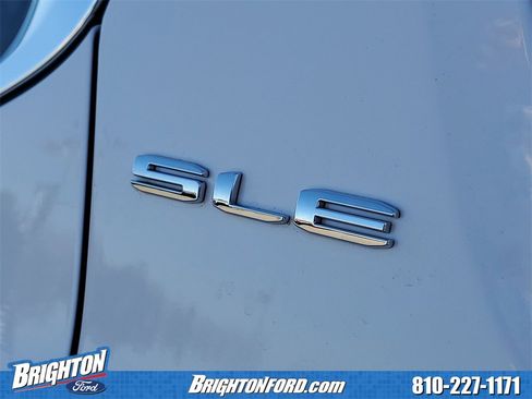 Used 2023 GMC Acadia SLE w/ Driver Convenience Package image 5