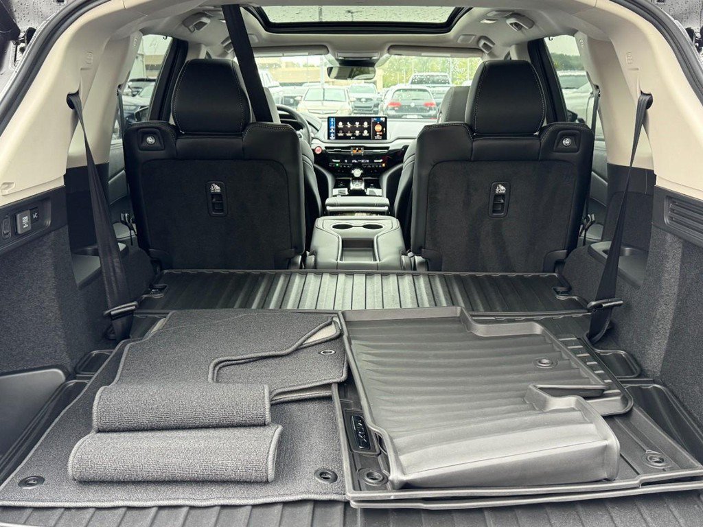 Certified 2026 Acura MDX w/ Technology Package AWD/4WD image 5
