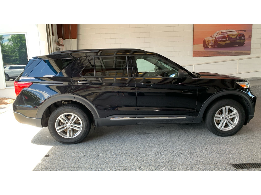 Used 2023 Ford Explorer XLT w/ Equipment Group 202A AWD/4WD image 12