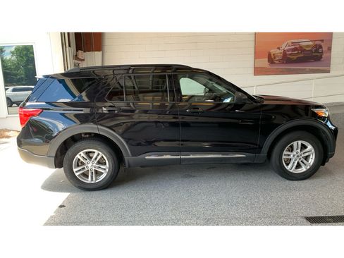 Used 2023 Ford Explorer XLT w/ Equipment Group 202A AWD/4WD image 12